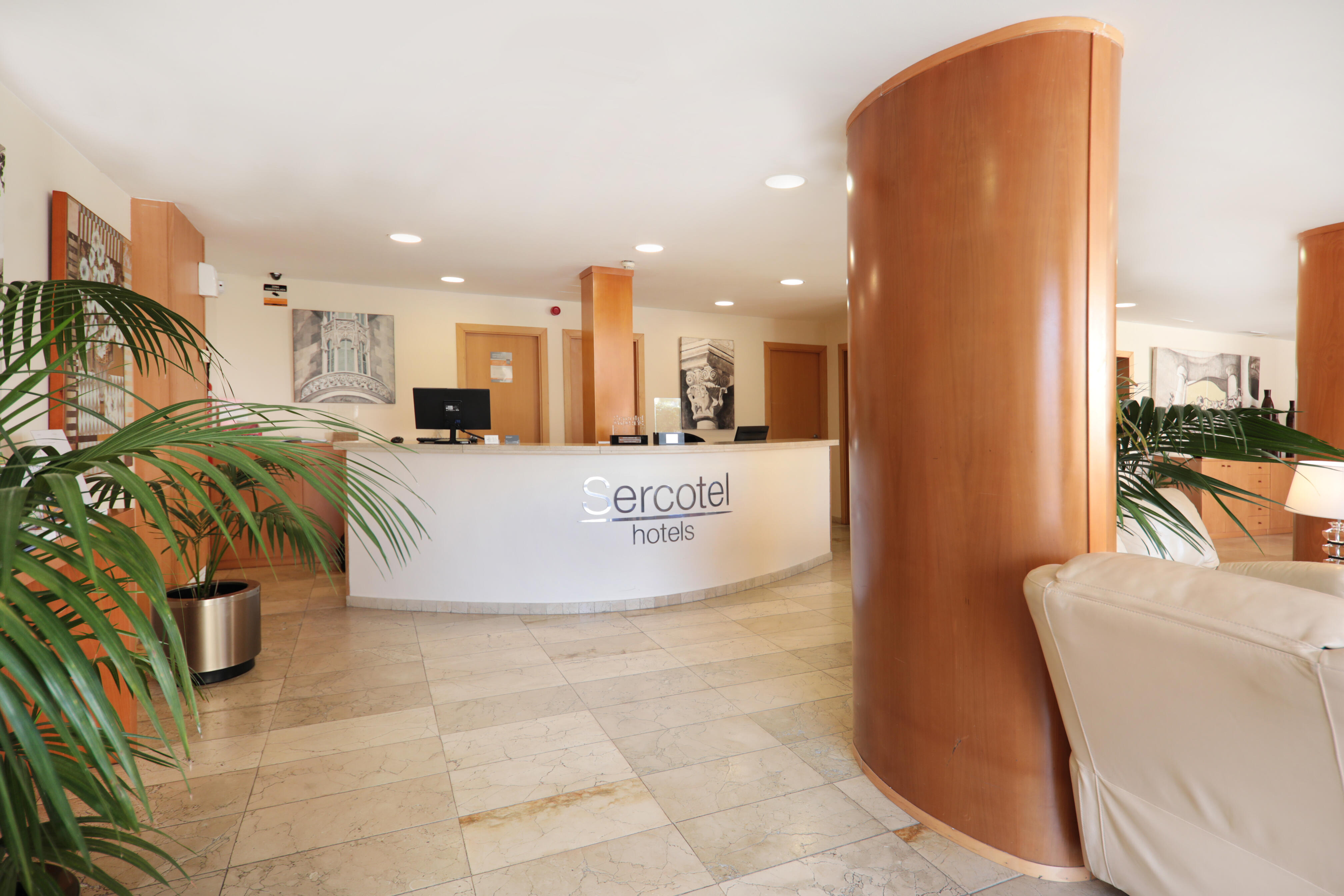 2-recepcion-hotel-zurbaran-palma - copia - copia.jpg